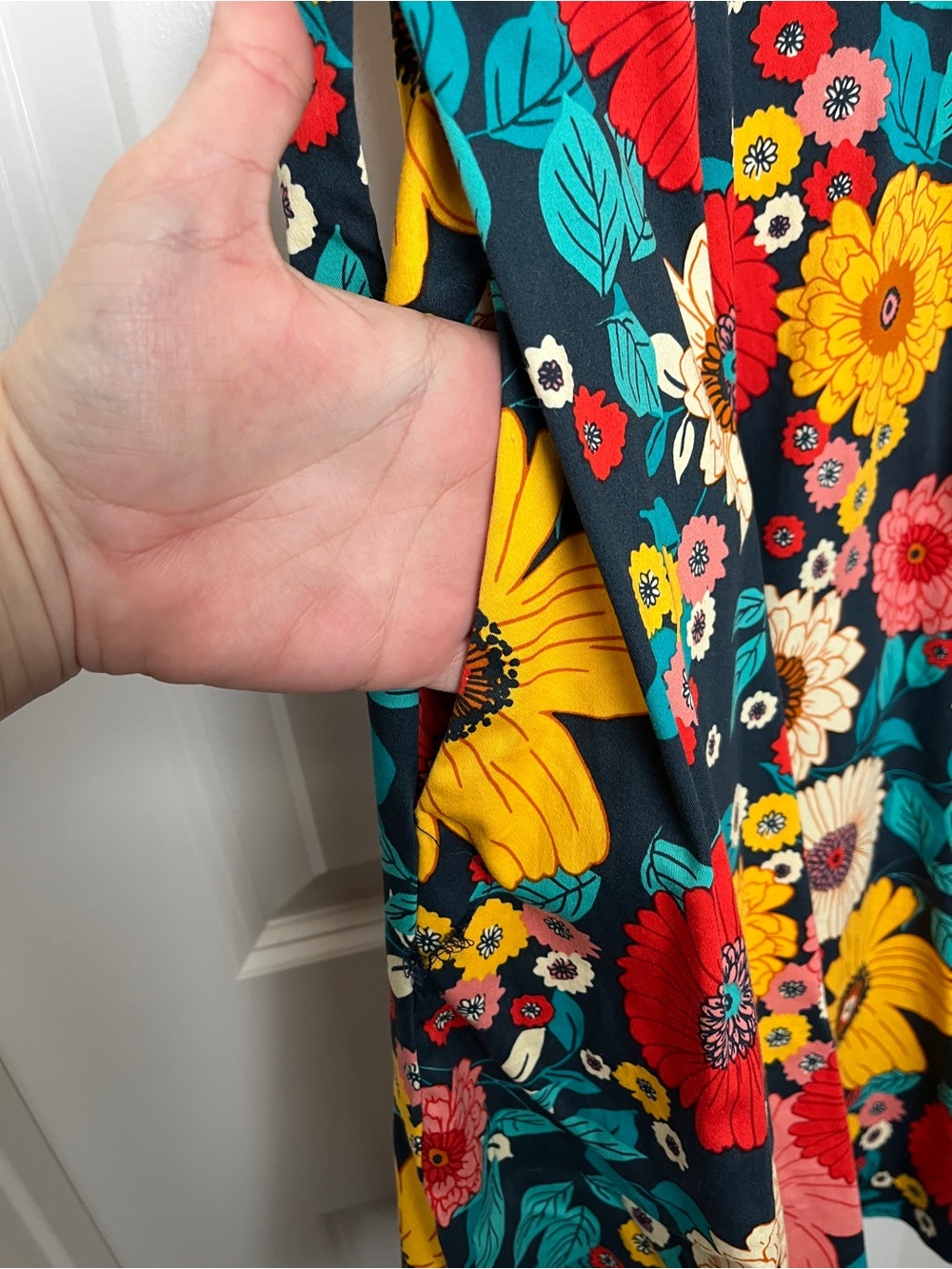 Sleeveless Floral Tie-Waist Midi Dress - Multicolor - Picture 3 of 5